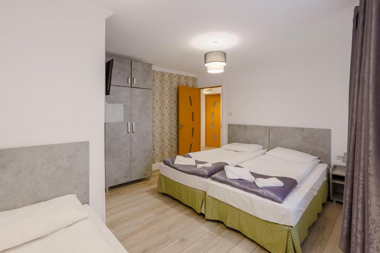 Vaias Aparts Targu Neamt Exterior photo