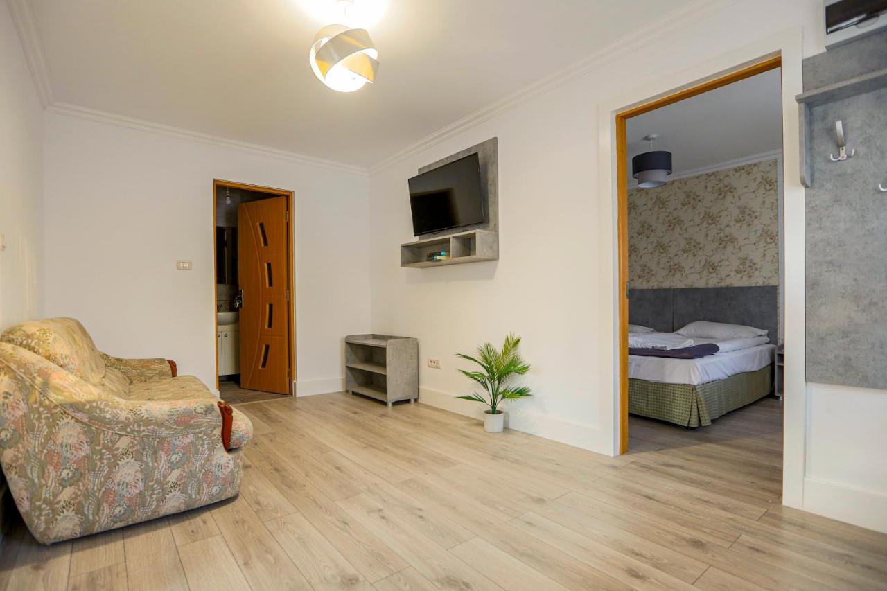 Vaias Aparts Targu Neamt Exterior photo