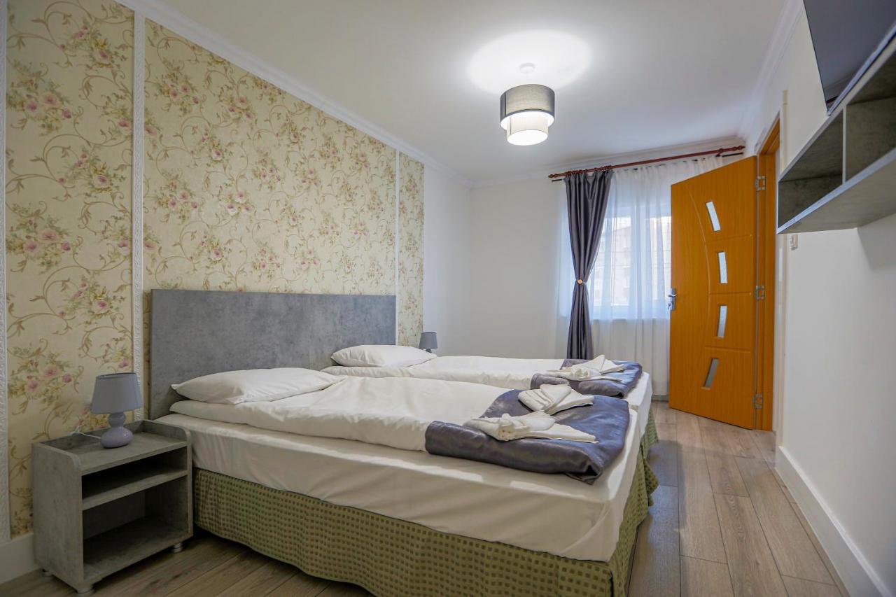 Vaias Aparts Targu Neamt Exterior photo
