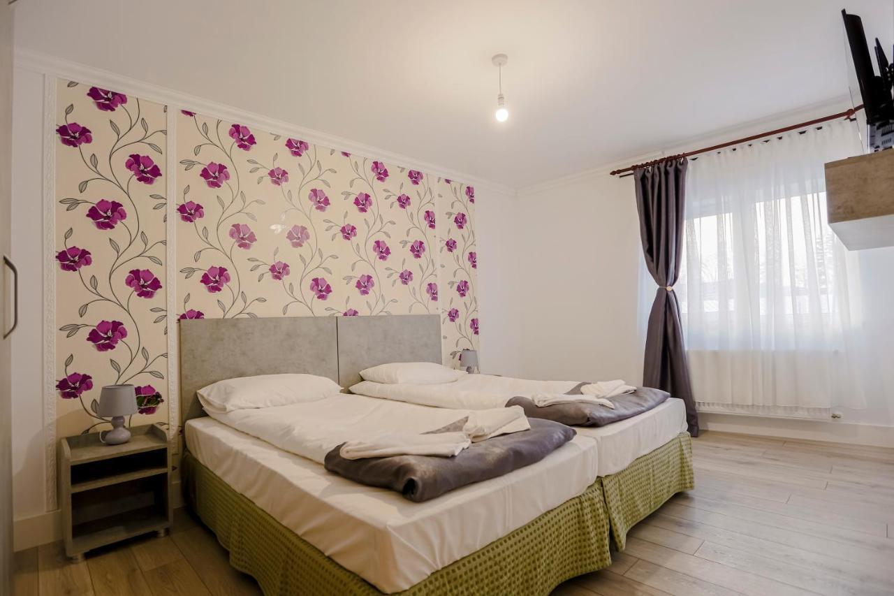 Vaias Aparts Targu Neamt Exterior photo
