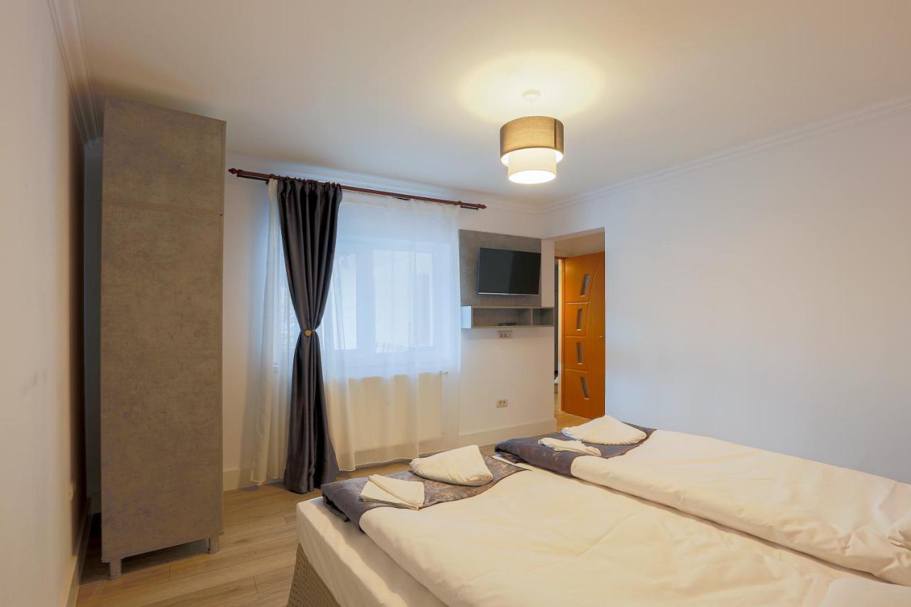 Vaias Aparts Targu Neamt Exterior photo
