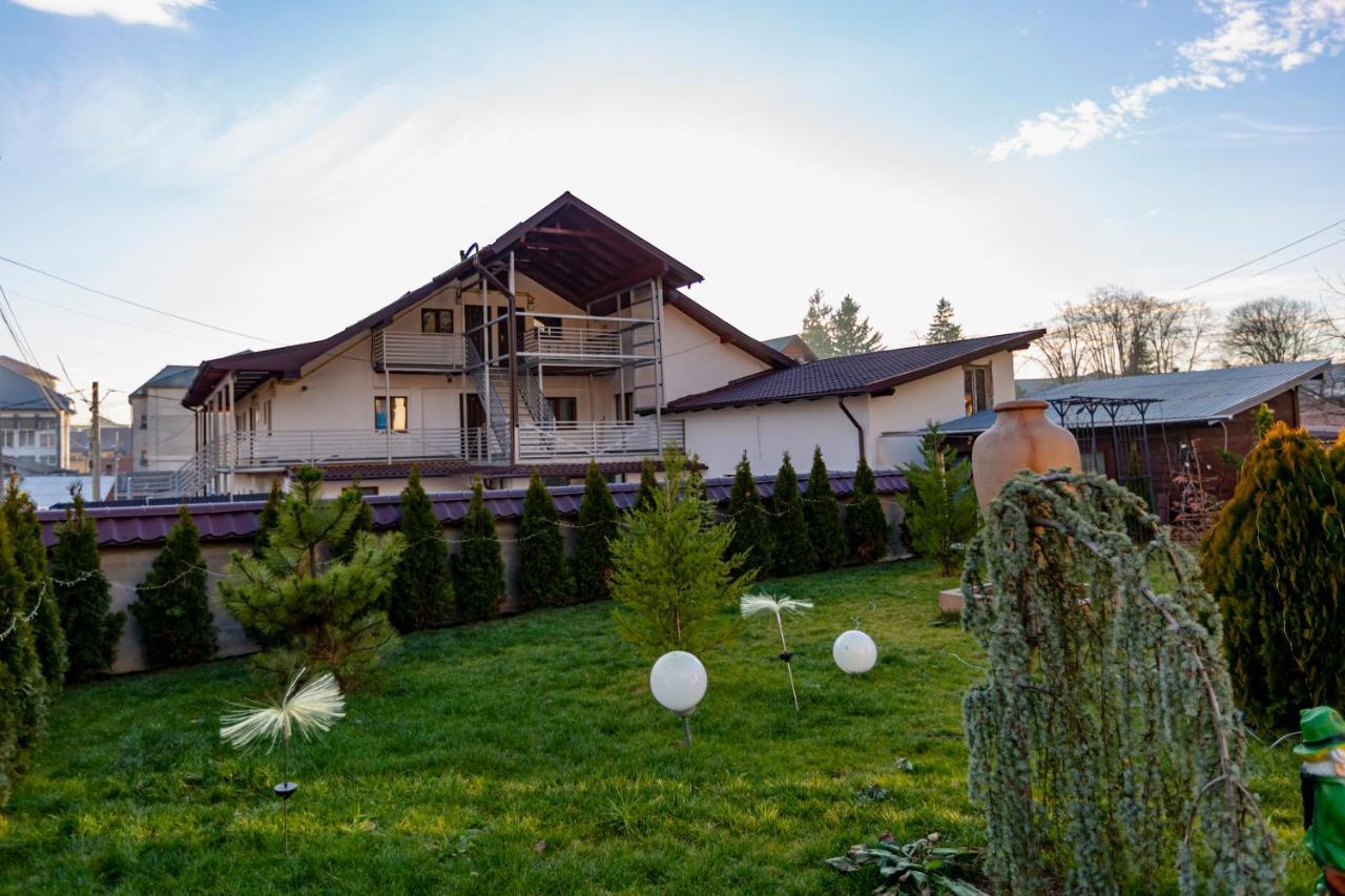 Vaias Aparts Targu Neamt Exterior photo