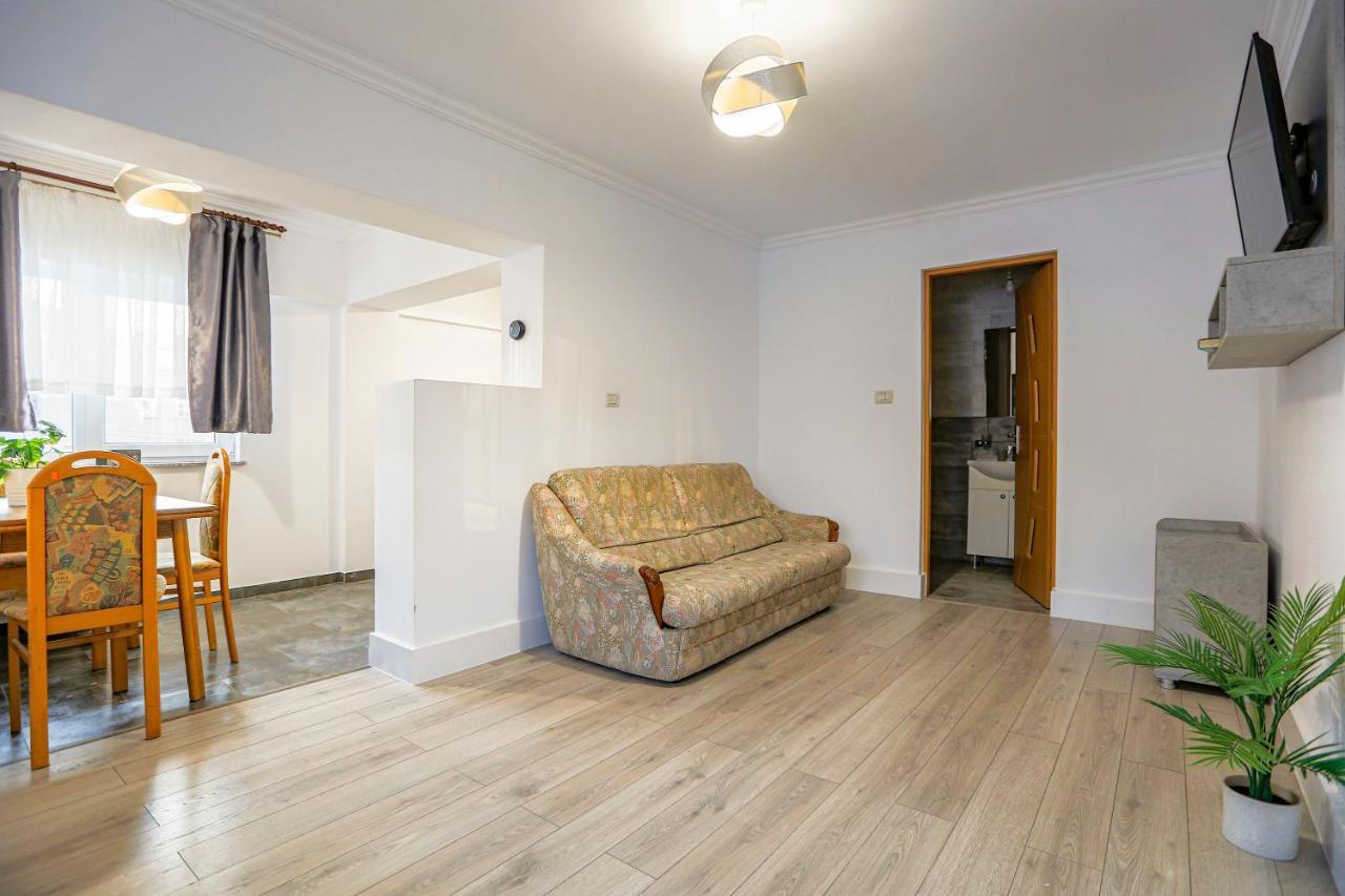 Vaias Aparts Targu Neamt Exterior photo