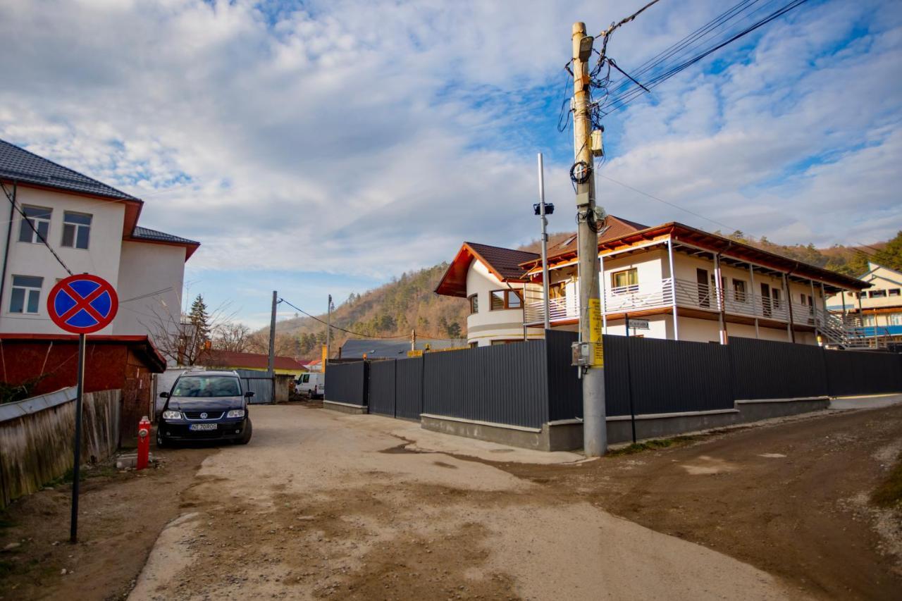 Vaias Aparts Targu Neamt Exterior photo