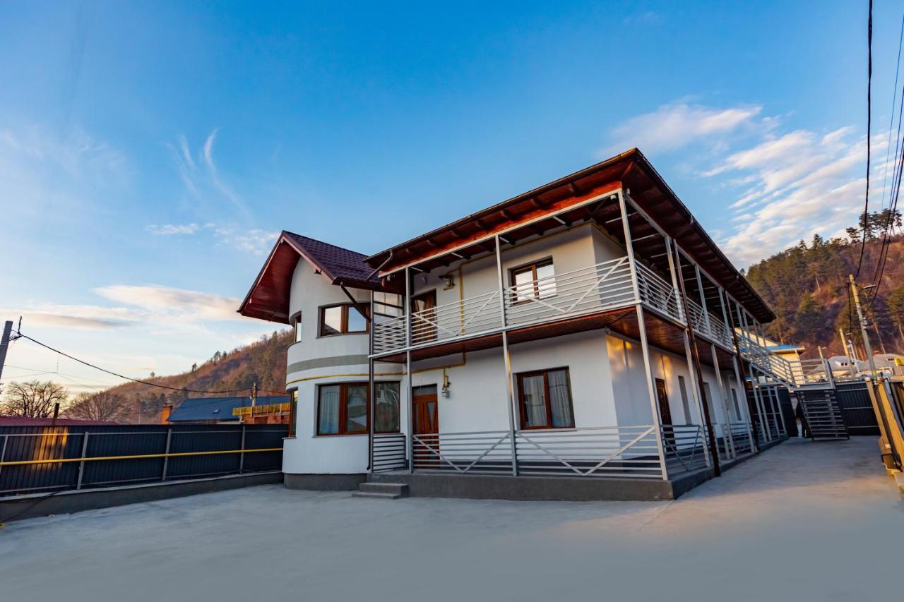 Vaias Aparts Targu Neamt Exterior photo
