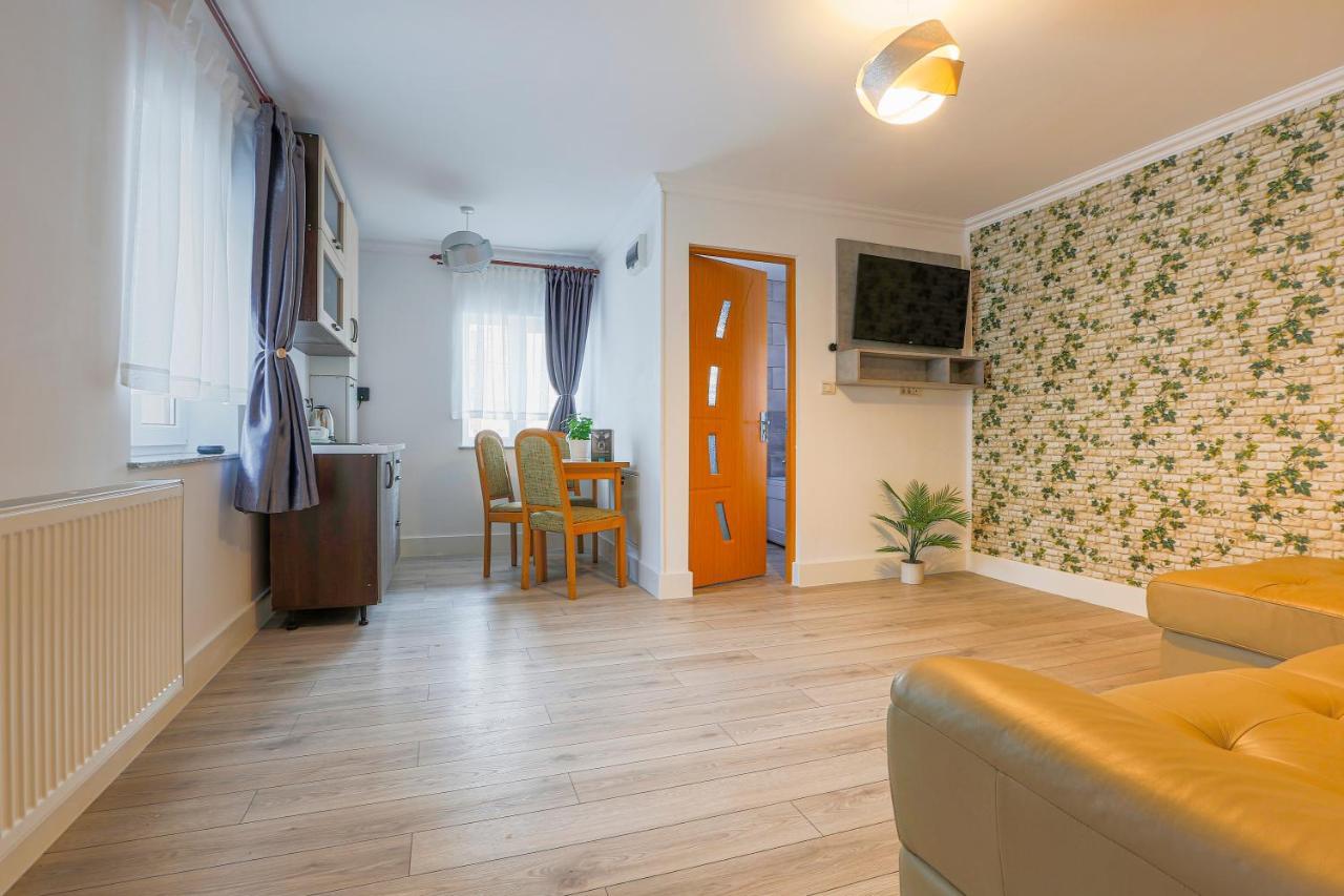 Vaias Aparts Targu Neamt Exterior photo
