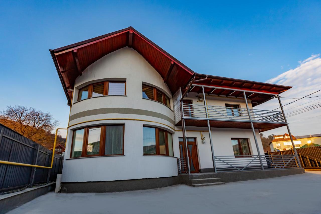 Vaias Aparts Targu Neamt Exterior photo