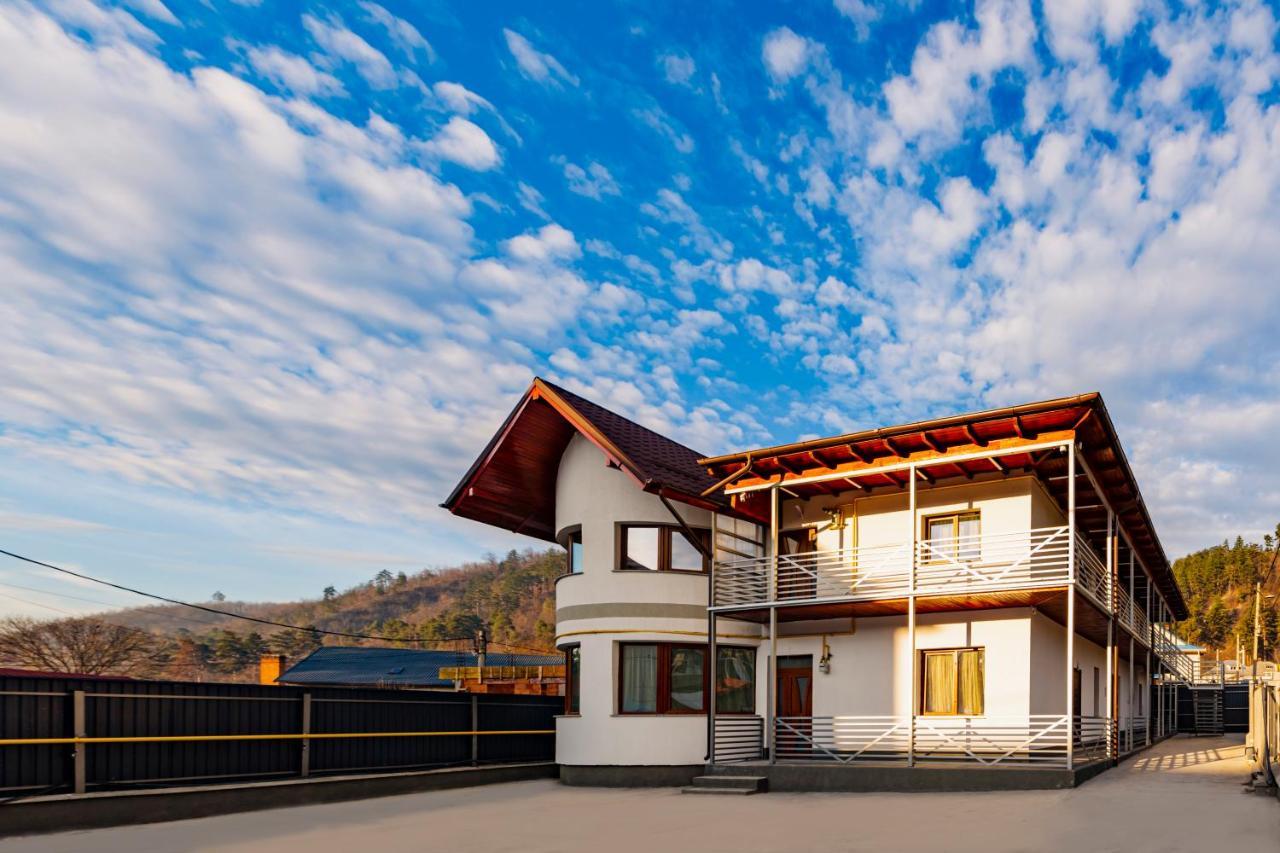 Vaias Aparts Targu Neamt Exterior photo