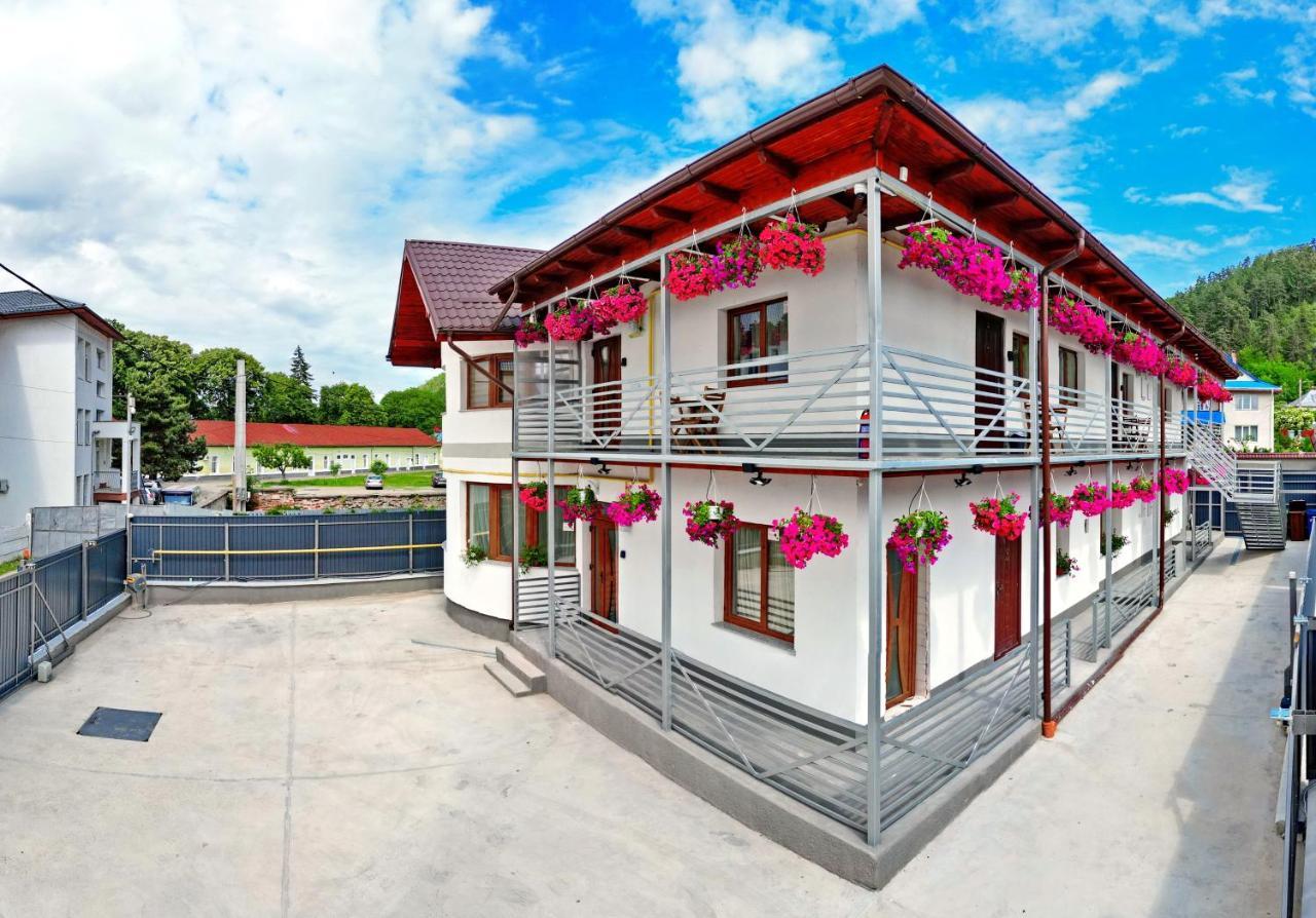 Vaias Aparts Targu Neamt Exterior photo
