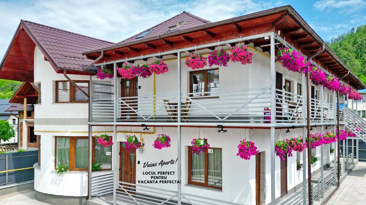 Vaias Aparts Targu Neamt Exterior photo