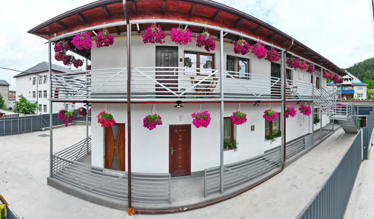 Vaias Aparts Targu Neamt Exterior photo