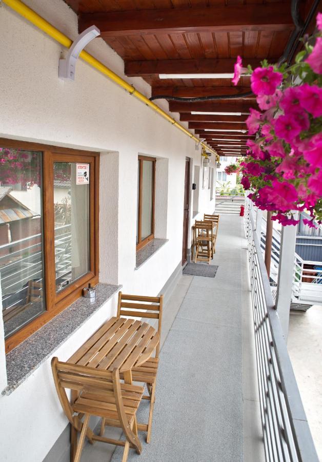 Vaias Aparts Targu Neamt Exterior photo